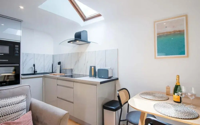 Flat 2 - 1 Bedroom Apartment - Tenby