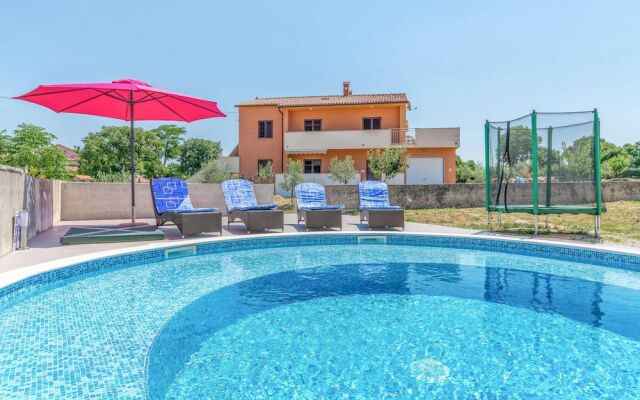 Amazing Home in Bratulici With Wifi and 2 Bedrooms