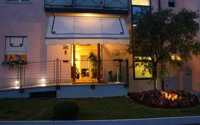 Hotel Clarin 14 by Dori