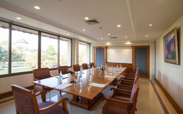The Imperial River House Resort