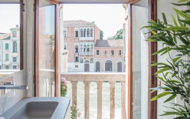 Luxury Apartment On Grand Canal