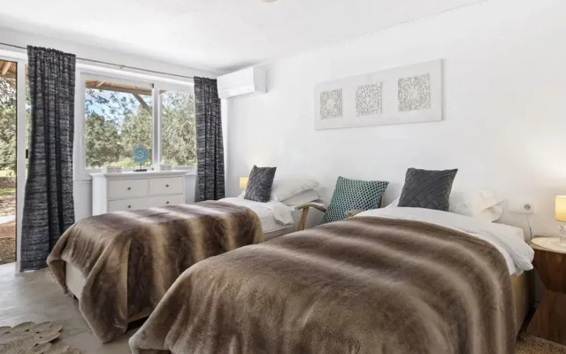 Rural Hideaway Villa in Stcarlos