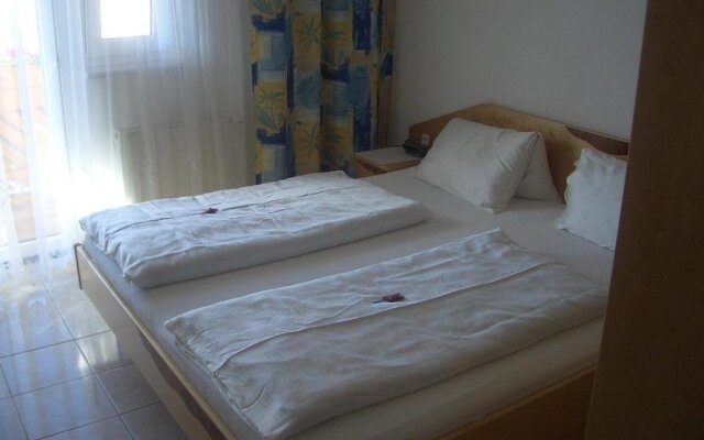 Gästehaus und Weinbau Zur Wiederkehr Strudler