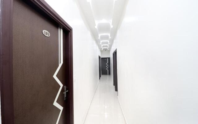 OYO 16379 Hotel LivInn Hub