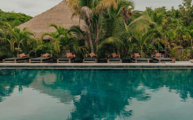 Radhoo Tulum