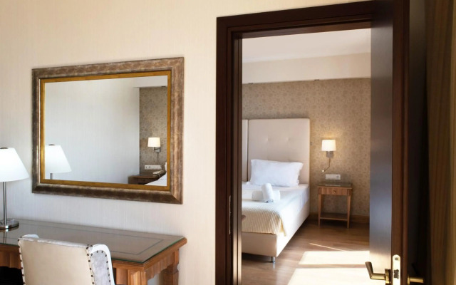 Karalis City Hotel