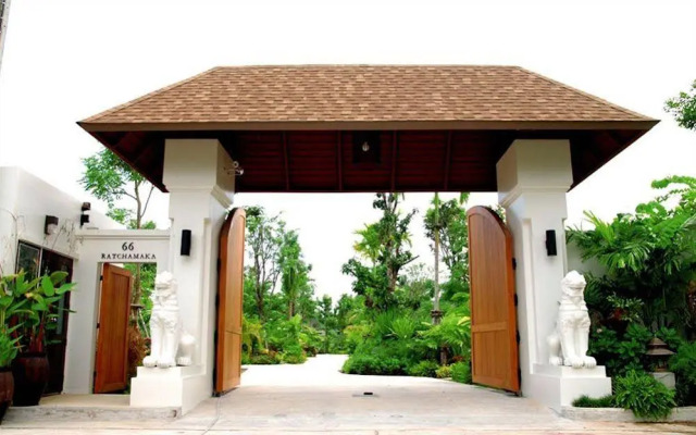 Phuket Ratchamaka Pool Villa