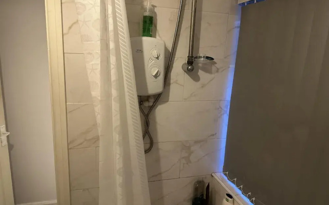 Beautiful 1-bed House in Bradford
