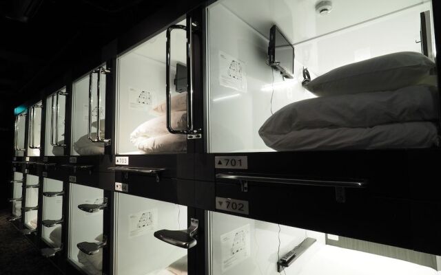 LEO YU CAPSULE HOTEL Funabashi