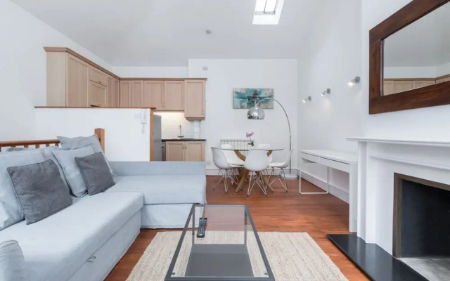 Regency Residences - Fitzrovia - by Frankie Says