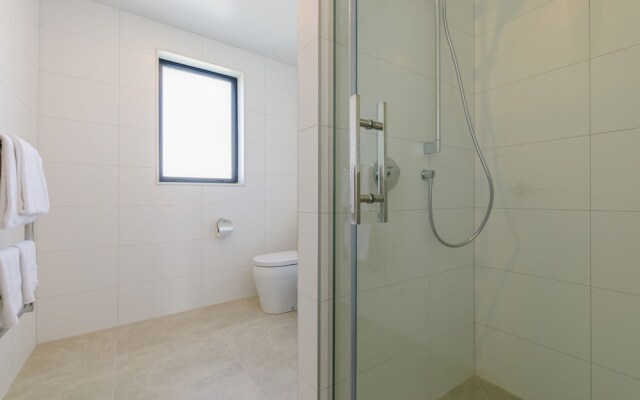 Hero Holiday House L12