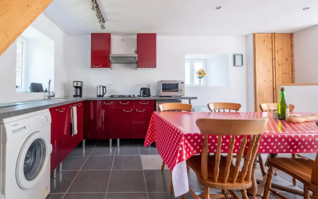 Cosy Holiday Home With Garden