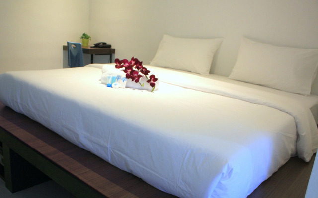 OYO 246 Link Inn (Sanitized Stay)