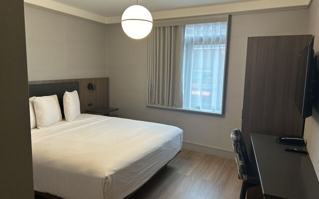 Melrose Hotel