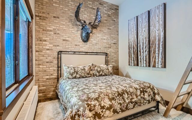 Slopeview Sanctuary 4 Bedroom Home by RedAwning