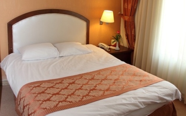 Kowsar Tehran Hotel
