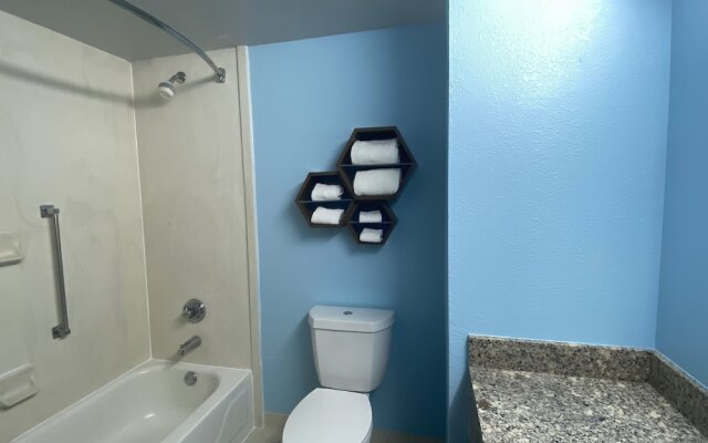 HomeTowne Studios by Red Roof Prattville