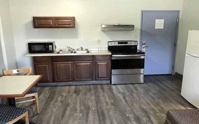 Palace Inn & Suites - Newport News/Jefferson Ave