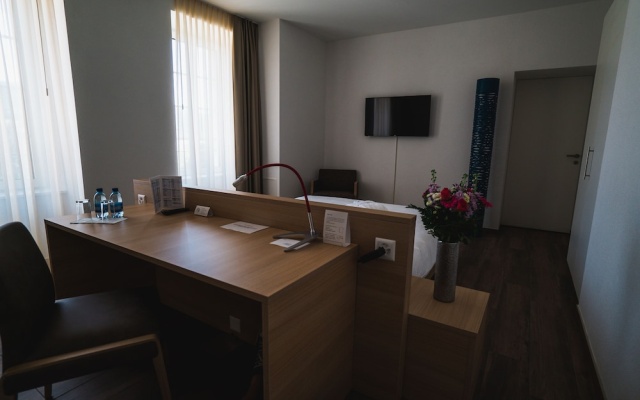 Hotel-Restaurant La Croix d'Or – Guest Rooms – Ballaigues