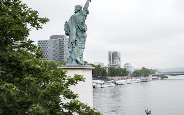 Apartment near Pont de Grenelle