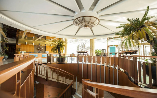 Sun Cruise Resort and Yacht