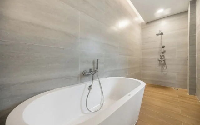 Mövenpick Pool Villa 6BR