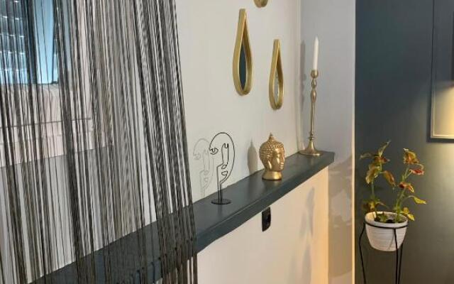 Modern and Spacious Apartment /5min walk to the center