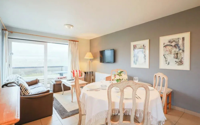 Bright Apartment With Terrace in Oostduinkerke