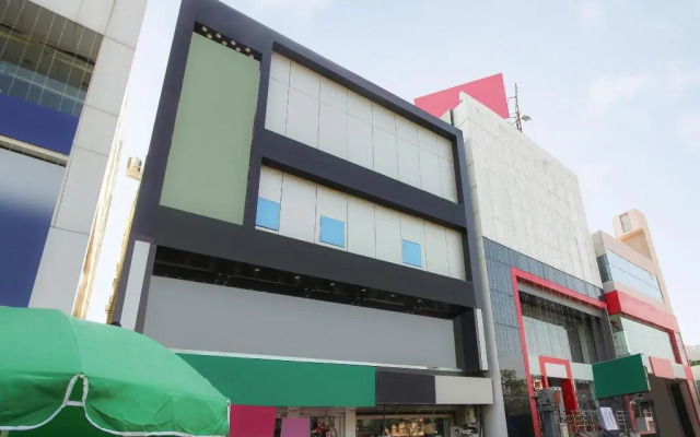 Sri Balaji Lodge By OYO Rooms