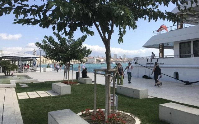 Modern apt Close to Znjan Beach, With big Terrace