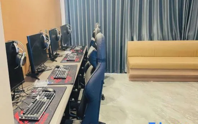 Pai Hotel (Xiangcheng Lianhua Avenue People's Park)