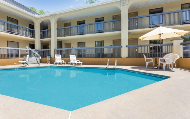 Days Inn by Wyndham Elberton