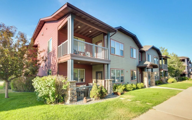 Cozy Livingston Condo w/ Balcony & Mtn View!