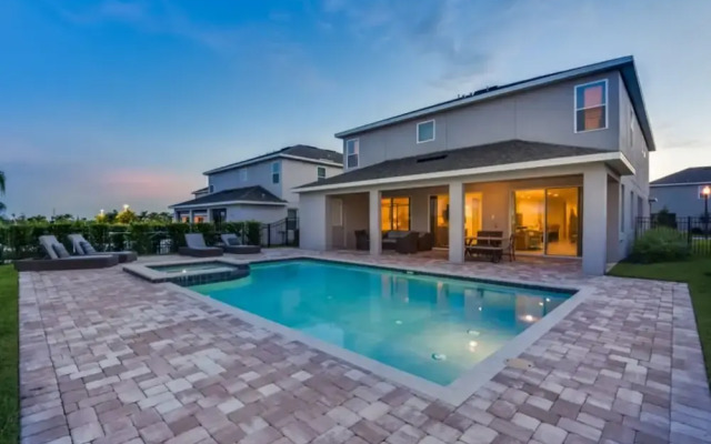 Family Friendly 9 Bedroom 8.5 Bathroom
