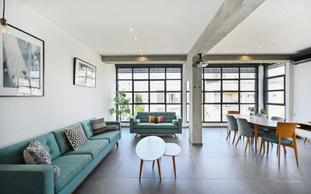 Luna Moona by HolyGuest