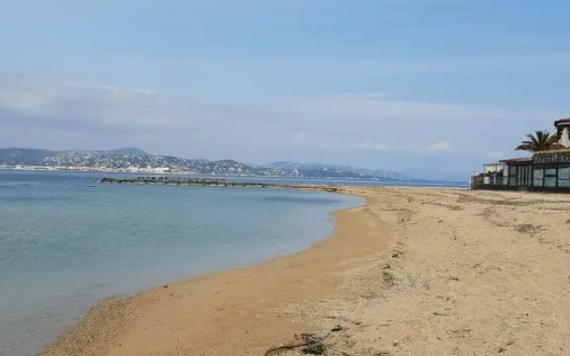 Superbe 3 pieces 4 etoiles Plein centre 70m du Port