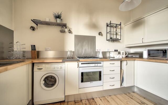 Lovely 2Br Home Next To The Castle