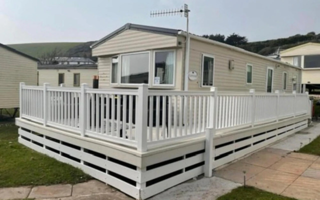 Challaborough bay Caravan, Sleeps 8, pet Friendly
