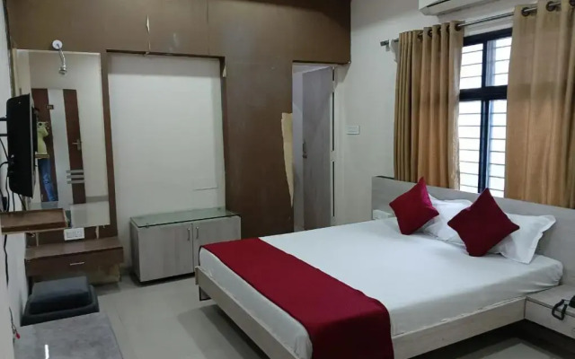 Tirupati Palace Hotel
