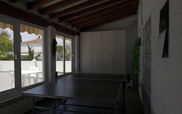 Villa con gran piscina en zona residencial