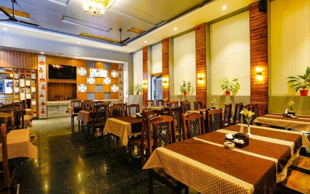 Townhouse OAK Hotel Chaitanya Executive