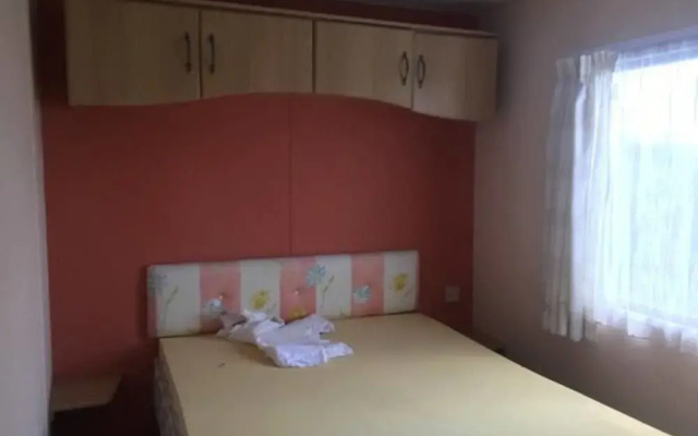 Beautiful 2 Bedroom 6 Berth Seaside Caravan