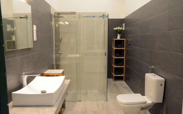 Kiraly Art Apartment