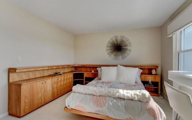 Eagle Cay Building 5-602