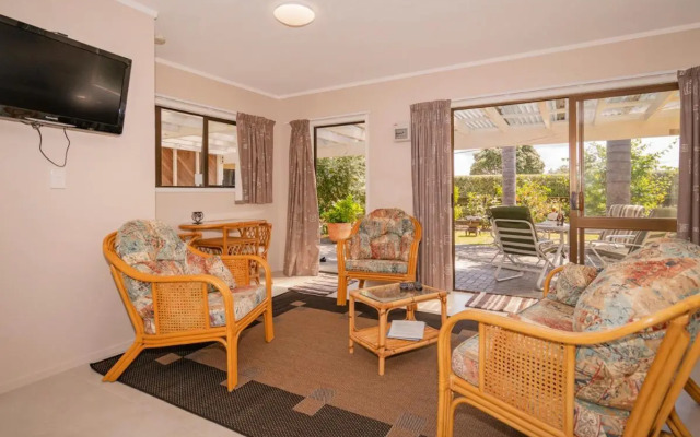 The Olive Grove Retreat - Matarangi Holiday Unit