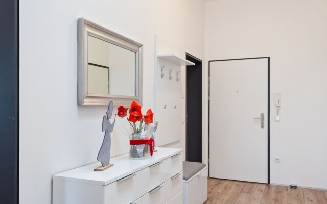 Cosy Apartment in Neukirchen am Großvenediger With Balcony