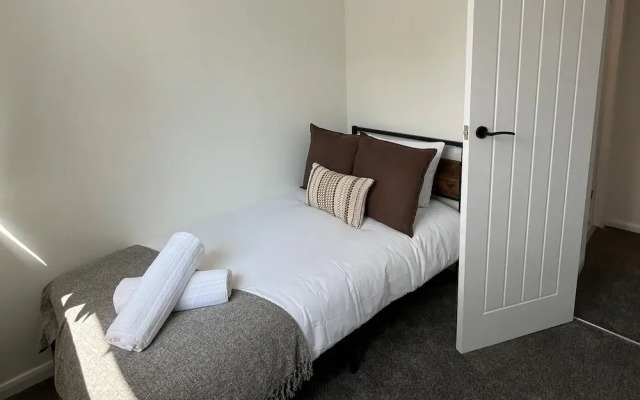 Nottingham 2-bed House, Sleeps 4, Pet Friendly