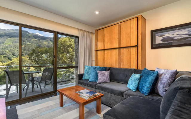 Lantern 1 Bedroom Balcony with mountain View