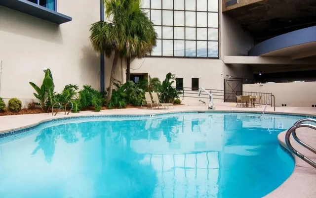 Comfort Inn & Suites At Copeland Tower