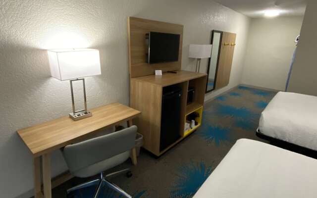 Days Inn by Wyndham Waco University Area